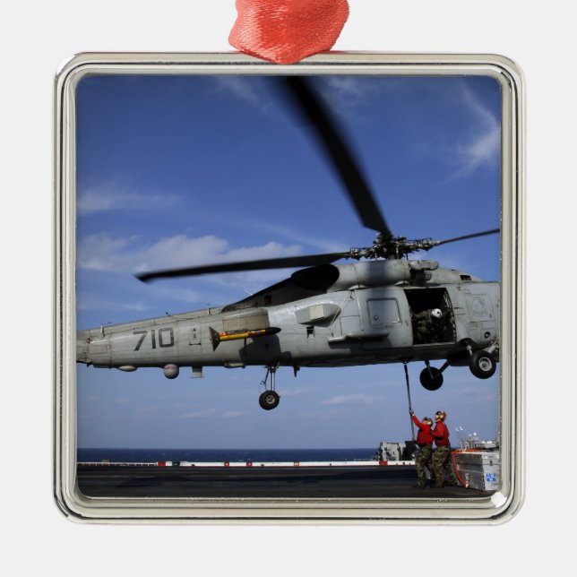 Adorno Metálico Órganos y jefes conectan cables de transporte (Frente)