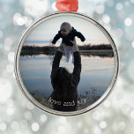 Adorno Metálico Ornamen Metalizado, Navidades de fotos de amor y a<br><div class="desc">¡Celebra a la nueva madre en tu vida con esta preciosa foto adorno navideño! Sube tu propia fotografía a este adorno moderno de "amor y alegría". Es el recuerdo perfecto para recordar esta época especial de maternidad. Este adorno hace un regalo hermoso y reflexivo que será apreciado año tras año....</div>