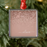 Adorno Metálico Oro Rosa - Nombre de la aguja del Purpurina rosa d<br><div class="desc">Oro Rosa - Nombre del Monograma Purpurina Rosado de Rubor y Ornamento de Navidad Inicial. Esto hace que el dulce perfecto cumpleaños 16,  boda,  ducha de novia,  aniversario,  ducha de bebé o fiesta de soltera sea regalo para alguien que ama el lujo glam y los estilos de moda.</div>