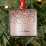 Adorno Metálico Oro Rosa - Nombre Metalizado del monograma del Pur<br><div class="desc">Oro Rosa - Purpurina de espuma metálica de Relieve metalizado de imitación rosada de Rubor Cepillado Nombre Metalizado del Monograma y Ornamento de Navidad Inicial. Esto hace que el dulce perfecto cumpleaños 16, boda, ducha de novia, aniversario, ducha de bebé o fiesta de soltera sea regalo para alguien que ama...</div>