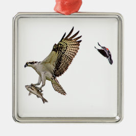 Adorno Metálico Osprey siendo perseguido por un pájaro anaranjado 