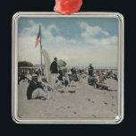 Adorno Metálico Palm Beach, FL - la hora que nada<br><div class="desc">El Palm Beach,  FL - la hora que nada,  muchedumbres en la playa - Palm Beach,  FL fue creado en 1937. Esta imagen representa escenas del Palm Beach,  FL.</div>