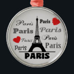Adorno Metálico París<br><div class="desc">Ilustracion de diseño de textos en París con la Torre Eiffel y decoración de corazones rojos. Es posible cambiar el color de fondo y añadir uno diferente al diseño con su elección.</div>