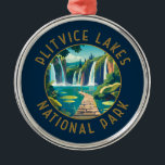 Adorno Metálico Parque nacional de los lagos Plitvice, Croacia, co<br><div class="desc">Diseño de arte vectorial de los lagos Plitvice. Los lagos del parque están separados por represas travertinas naturales,  creadas por el agua que fluye en capas delgadas sobre umbrales.</div>