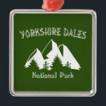 Adorno Metálico Parque nacional de Yorkshire Dales<br><div class="desc">El Parque Nacional de Yorkshire Dales es el hogar de los tres picos y millas de pintorescos senderos,  moros,  valles,  colinas y pueblos.</div>