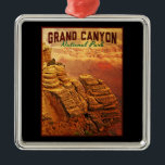 Adorno Metálico Parque nacional del Gran Cañón<br><div class="desc">La inmensa belleza del Gran Cañón brilla con este aspecto vintage. Enorme roca roja son el frente y el centro de esta asombrosa imagen de Arizona.</div>