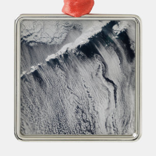 Adorno Metálico Patrones de nubes visibles sobre la isla de Aleuti