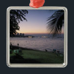 Adorno Metálico Pattaya Beach Sunset... Chonburi (Tailandia)<br><div class="desc">Atardecer en la playa, Pattaya, Chonburi, Tailandia. La playa de Pattaya Beach está paralela al centro de la ciudad y va desde Pattaya Nuea hacia el sur hasta Walking Street. Go Isaan Photography se especializa en imágenes idiosincrásicas de Tailandia, Camboya y Laos. Aquí encontrará tarjetas de felicitación únicas, postales, Posters,...</div>