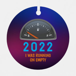 Adorno Metálico Personalizable 2022 corriendo con gas de combustib