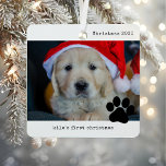 Adorno Metálico Personalizado con la primera Navidad de los perros<br><div class="desc">Celebra el debut navideño de tu amigo con el Ornamento Metalizado Personalizado con Perro Fotográfico. Este encantador ornamento está diseñado para capturar la primera Navidad de tu cachorro con una foto personalizada y un toque festivo. Ya sea un momento sincero de su perro jugando en la nieve o tumbándose junto...</div>