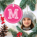 Adorno Metálico Personalizado Nombre de la foto Monogramado Retro<br><div class="desc">Crea tu propio adorno de keepsake con este diseño monocromático. Muestra tipografía de estilo retro vintage, con un tipo de letra clásico de estilo bloque. Esta plantilla incluye dos caras, personalizadas con el nombre inicial del destinatario en un lado y una apreciada foto al revés. También puede incluir un nombre...</div>