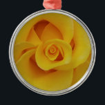 Adorno Metálico Pétalos rojos amarillos románticos<br><div class="desc">Pétalos de rosa amarillo romántico.</div>