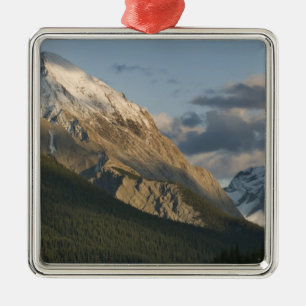Adorno Metálico Pico alto cerca del lago Maligne, Jasper Nacional