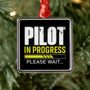 Adorno Metálico Piloto en Progreso… Por Favor Espere   Humor de Av