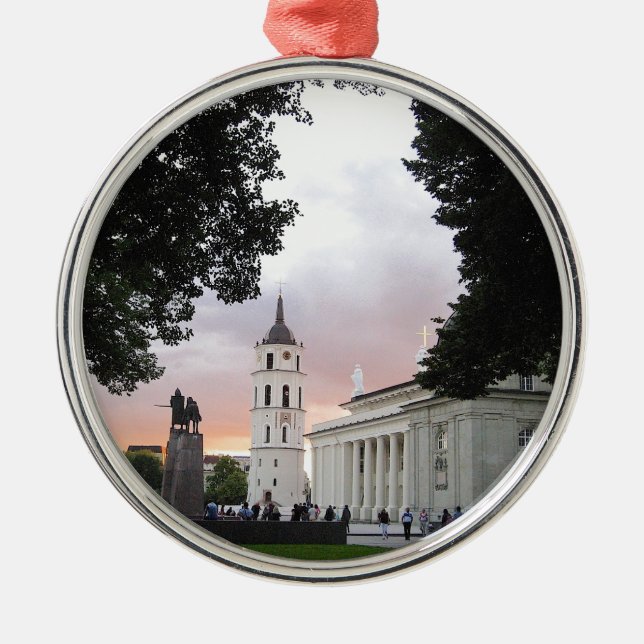 Adorno Metálico Plaza de la Catedral en Vilnius, LITHUANIA — (Frente)