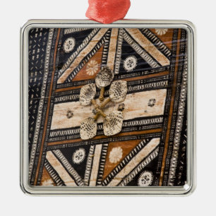 Adorno Metálico Polinesia, Reino de Tonga. Detalle de tapa