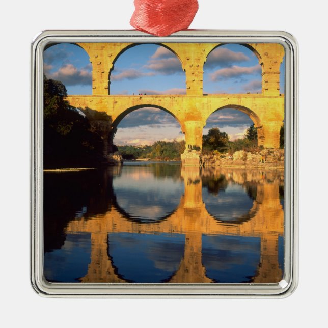 Adorno Metálico Pont du Gard, río Gardon, Gard, Languedoc, (Frente)