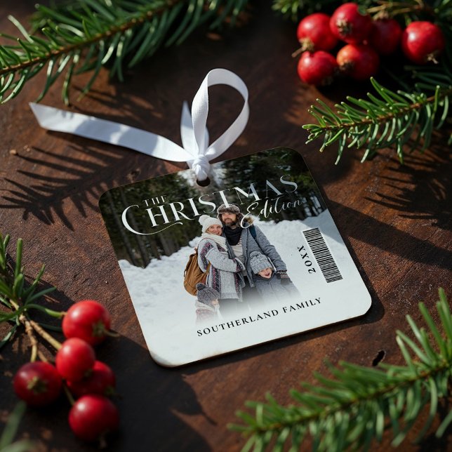 Adorno Metálico Portada de la revista fotográfica familiar Edición (The Christmas Edition Family Photo Magazine Cover Metal Ornament)