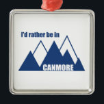 Adorno Metálico Preferiría Estar En La Montaña Canmore<br><div class="desc">Con los parques nacionales Banff y Jasper a la entrada,  Canmore,  Alberta es una ciudad de montaña de clase mundial. Dile al mundo que preferirías estar en Canmore.</div>