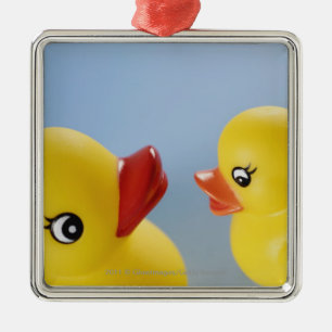 Adorno Metálico Primer de dos patos de goma