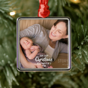 Adorno Metálico Primera Navidad como familia de 3