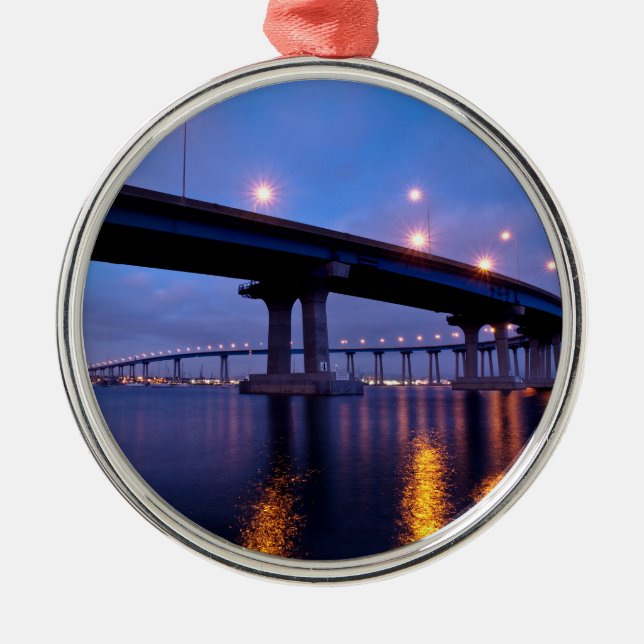 Adorno Metálico Puente Coronado en el atardecer (Frente)