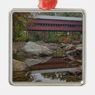 Adorno Metálico Puente de Albany, justo al lado del Kancamagus