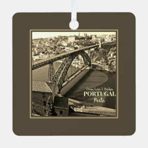 Adorno Metálico Puente Porto sobre el río Douro, Portugal, sepia