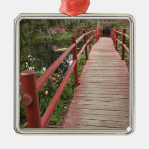 Adorno Metálico Puente rojo sobre estanque, Magnolia Plantation,