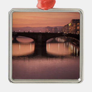 Adorno Metálico Puentes sobre el río Arno al atardecer, 2