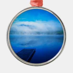 Adorno Metálico Puerco en un lago sereno, California