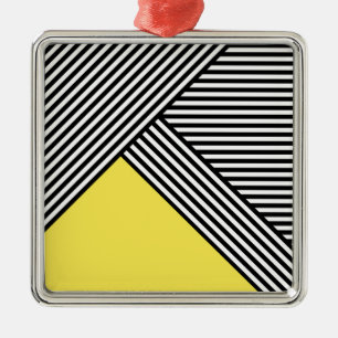 Adorno Metálico Rayas negras y blancas con triángulo amarillo