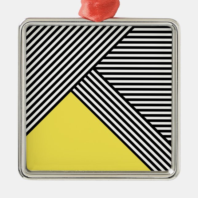 Adorno Metálico Rayas negras y blancas con triángulo amarillo (Frente)