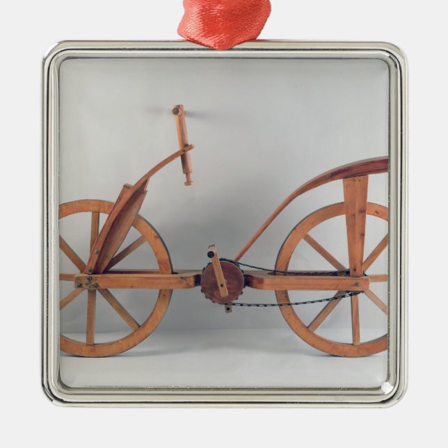 Adorno Metálico Reconstrucción del diseño de da Vinci (Frente)