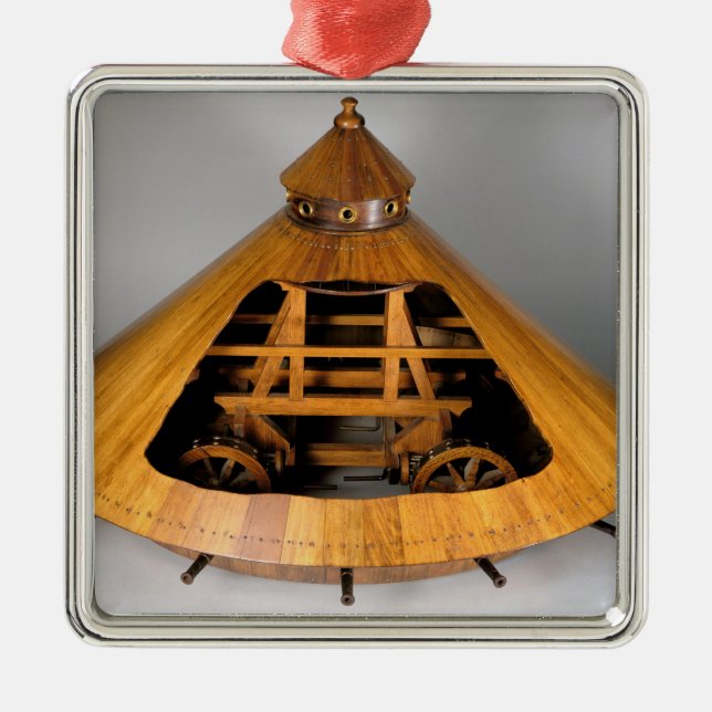 Adorno Metálico Reconstrucción modelo del diseño de da Vinci (Frente)