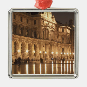 Adorno Metálico Reflejando la piscina en el Louvre, París, Franci