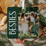 Adorno Metálico Regalo de BESTIES de moda Foto y cita Keepsake<br><div class="desc">¡Este adorno de navidad de moda para el conservadurismo de fotos sería el regalo perfecto para los amigos especiales esta temporada de vacaciones! El diseño presenta una fotografía de su elección, la tipografía divertida BESTIES y una hermosa cita del sentimiento de mejor amigo al revés que se puede mantener o...</div>