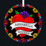 Adorno Metálico Regalo de pareja romántica | Arte Tattoo Style<br><div class="desc">Graffiti o arte al estilo tatuaje con un corazón personalizado y rosas y otras flores con nombres personalizados de pareja,  y las palabras,  "siempre y para siempre" en la espalda.</div>