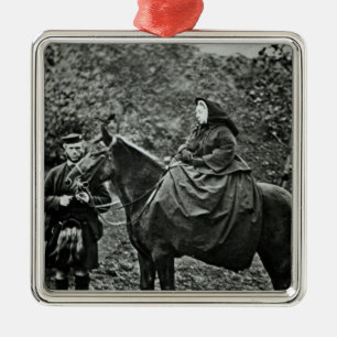 Adorno Metálico Reina Victoria a caballo en el Balmoral, 1863
