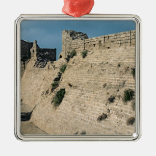 Adorno Metálico Restos de las paredes de la fortaleza, c.37-31