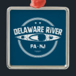 Adorno Metálico Río Kayak de Delaware<br><div class="desc">El río Delaware,  el más grande río que fluye libremente en el este de Estados Unidos,  pasa por delante de los bosques,  las tierras de cultivo y las aldeas,  y también enlaza algunas de las regiones más densamente pobladas de Estados Unidos.</div>