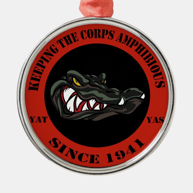 Adorno Metálico Rojo 1941 (Frente)