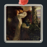 Adorno Metálico Romeo y Julieta (de Frank Dicksee)<br><div class="desc">Este diseño presenta un cuadro del artista victoriano inglés Frank Dicksee (1853-1928). Muestra a Romeo y Julieta besándose románticamente. Romeo y Julieta son personajes de la famosa tragedia escrita por William Shakespeare. En esta escena, Romeo acaba de subir al balcón de Julieta y se sienta en la cornisa mientras Julieta...</div>