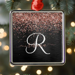 Adorno Metálico Rosa personalizado Purpurina de oro Monograma de e<br><div class="desc">Personaliza fácilmente este elegante diseño de ornamento con rosa de bonito purpurina brillante dorado sobre fondo metálico negro cepillado.</div>