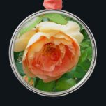 Adorno Metálico Rosas Naranjas románticos<br><div class="desc">Romántico antiguo país de la moda clásica naranja de color claro y Rosas color melocotón</div>