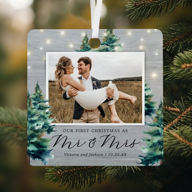 Adorno Metálico Rustic First Christmas Mr & Mrs Pine Tree (Subido por el creador)