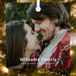 Adorno Metálico Rústico Romántico Minimal Sweet Couple Foto<br><div class="desc">Captura la alegría de la temporada con este adorable ornamento de fotos de vacaciones, diseñado para mostrar el apellido de tu familia en una deliciosa combinación de tipografía caprichosa y moderna. El diseño depurado y limpio es perfecto para añadir un toque personalizado a la decoración de tus vacaciones. Simplemente suba...</div>