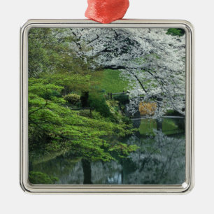 Adorno Metálico Sakura, Jardín Koishikawa Koraku-en, Tokio,