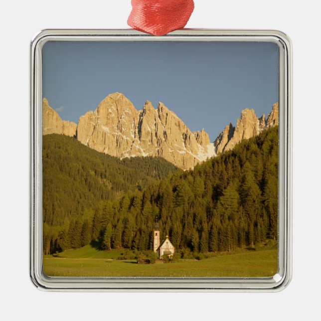 Adorno Metálico San Giovanni, Val di Funes, Dolomitas, Italia (Frente)