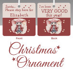 Adorno Metálico Santa stop aquí nombre el ratón lindo rosa<br><div class="desc">Haz que tus vacaciones sean más claras con este adorable adorable adorno navideño personalizado. La parte delantera dice: "Santa, por favor, detente aquí por [Nombre]" con letras juguetonas, perfectas para los pequeños que esperan llamar la atención de Santa. Volteando, y verán, "He sido muy bueno este año" — un dulce...</div>